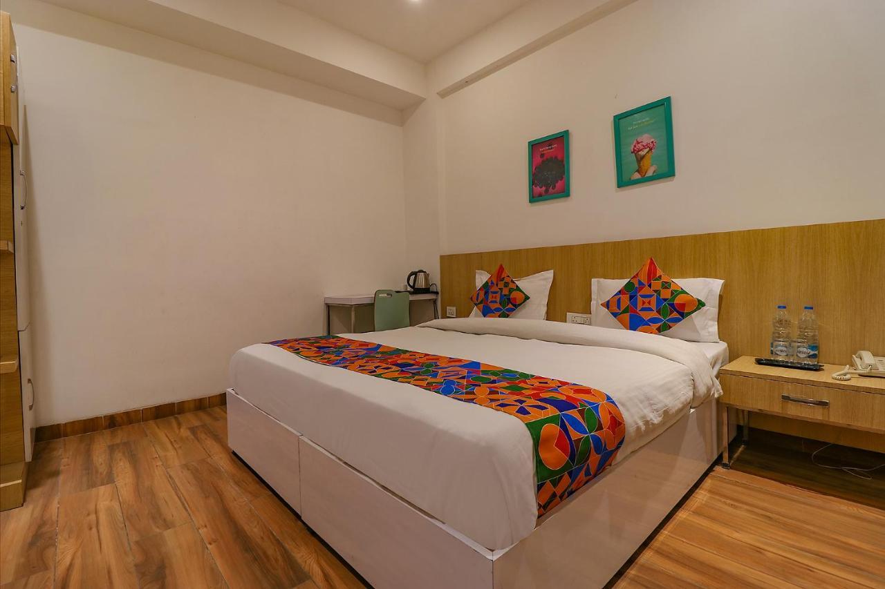 Fabexpress Vacanza Noida Bagian luar foto